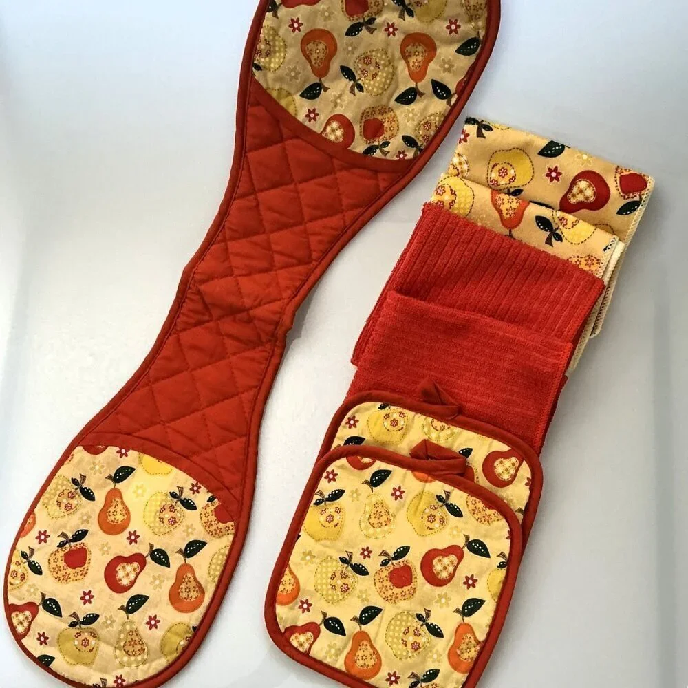 NEW APPLES AND PEARS BURNT ORANGE  KITCHEN SET OVEN GLOVE POTHOLDERS TOWELS